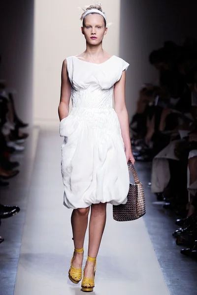 Look 18